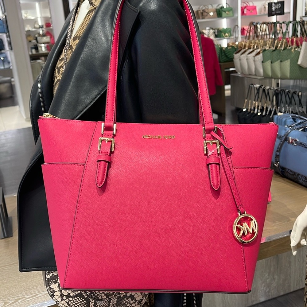 MICHAEL KORS
Jet Set Large Crossgrain Leather Top-Zip Charlotte Tote Bag
NWT